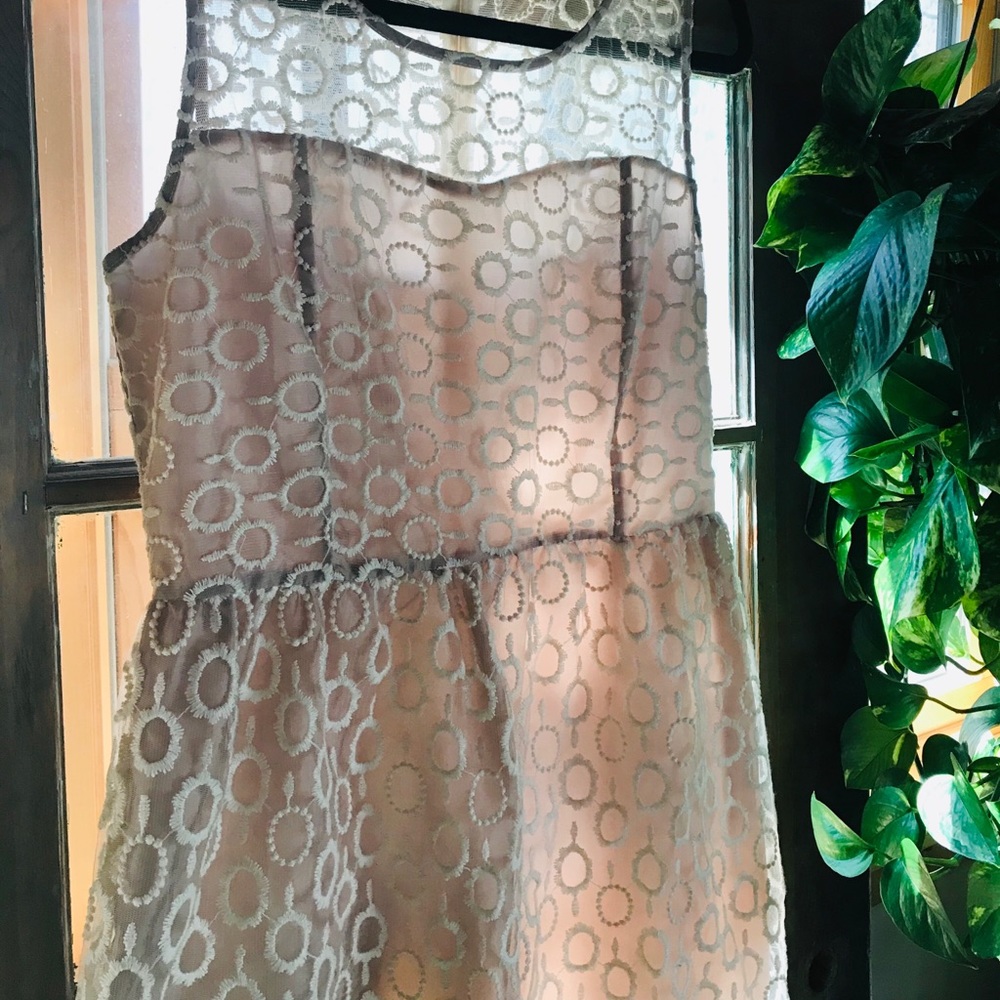 Embroidered tea dress - Picture 2 of 4